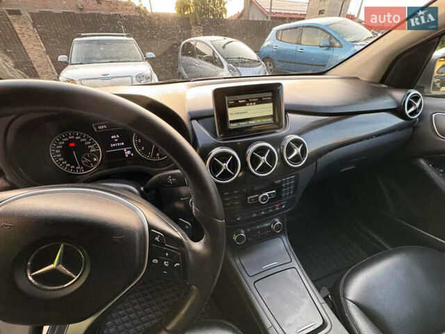 Серый Мерседес Б-класс, объемом двигателя 2 л и пробегом 240 тыс. км за 9200 $, фото 10 на Automoto.ua