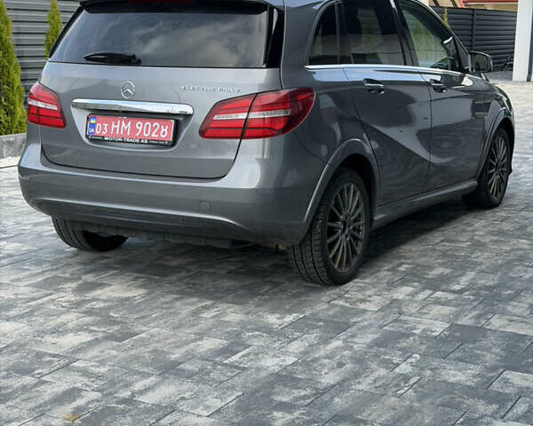 Сірий Мерседес Б-клас, об'ємом двигуна 0 л та пробігом 115 тис. км за 9450 $, фото 5 на Automoto.ua