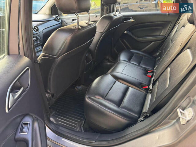 Серый Мерседес Б-класс, объемом двигателя 2 л и пробегом 240 тыс. км за 9200 $, фото 13 на Automoto.ua