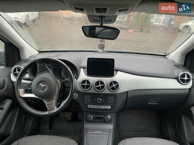 Серый Мерседес Б-класс, объемом двигателя 0 л и пробегом 70 тыс. км за 11200 $, фото 5 на Automoto.ua