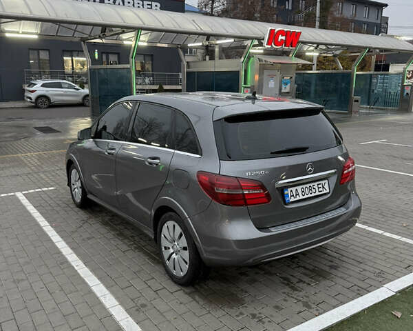 Серый Мерседес Б-класс, объемом двигателя 0 л и пробегом 140 тыс. км за 8500 $, фото 5 на Automoto.ua