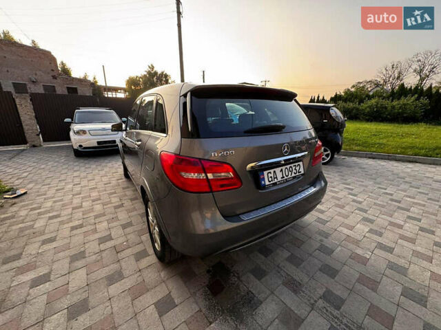 Серый Мерседес Б-класс, объемом двигателя 2 л и пробегом 240 тыс. км за 9200 $, фото 7 на Automoto.ua