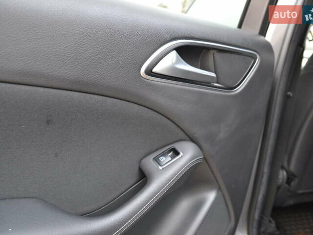 Серый Мерседес Б-класс, объемом двигателя 0 л и пробегом 112 тыс. км за 9999 $, фото 17 на Automoto.ua