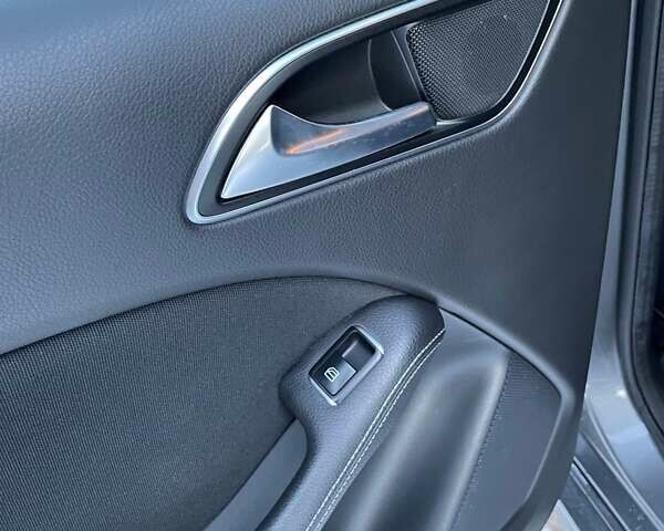 Серый Мерседес Б-класс, объемом двигателя 0 л и пробегом 115 тыс. км за 10550 $, фото 16 на Automoto.ua