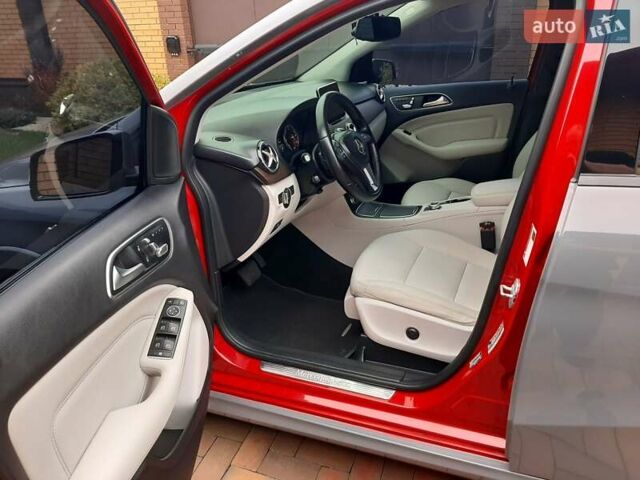 Серый Мерседес Б-класс, объемом двигателя 0 л и пробегом 181 тыс. км за 8500 $, фото 9 на Automoto.ua