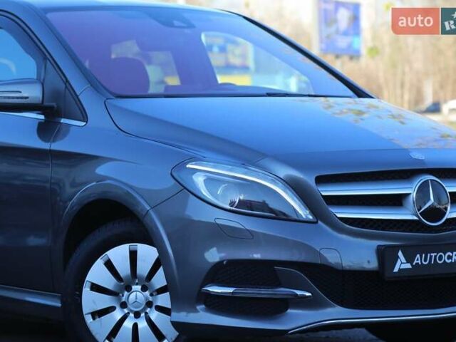 Серый Мерседес Б-класс, объемом двигателя 0 л и пробегом 144 тыс. км за 9900 $, фото 3 на Automoto.ua