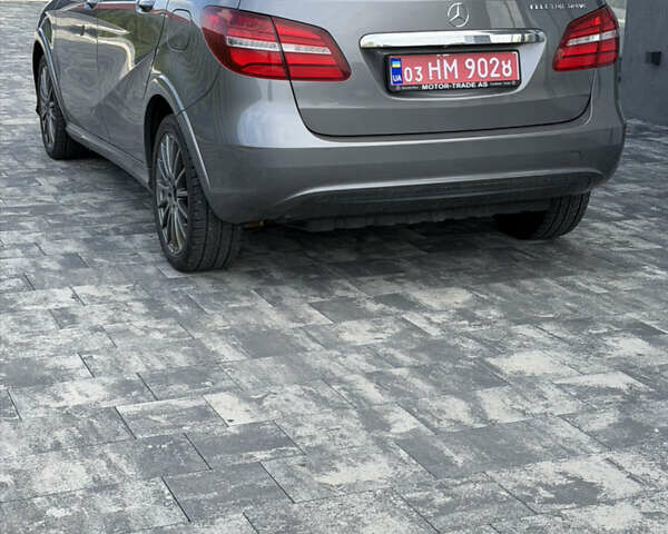 Сірий Мерседес Б-клас, об'ємом двигуна 0 л та пробігом 115 тис. км за 9450 $, фото 2 на Automoto.ua