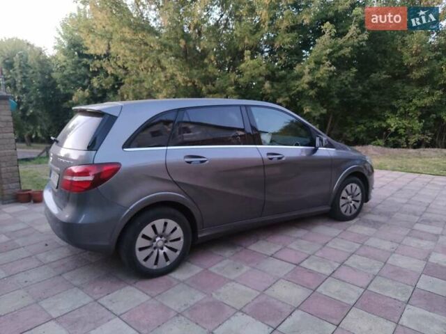 Сірий Мерседес Б-клас, об'ємом двигуна 0 л та пробігом 122 тис. км за 10500 $, фото 7 на Automoto.ua