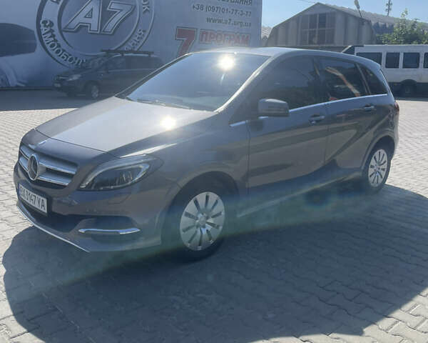 Сірий Мерседес Б-клас, об'ємом двигуна 0 л та пробігом 123 тис. км за 12000 $, фото 9 на Automoto.ua