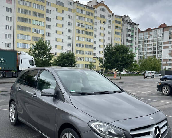Сірий Мерседес Б-клас, об'ємом двигуна 1.46 л та пробігом 208 тис. км за 14200 $, фото 1 на Automoto.ua