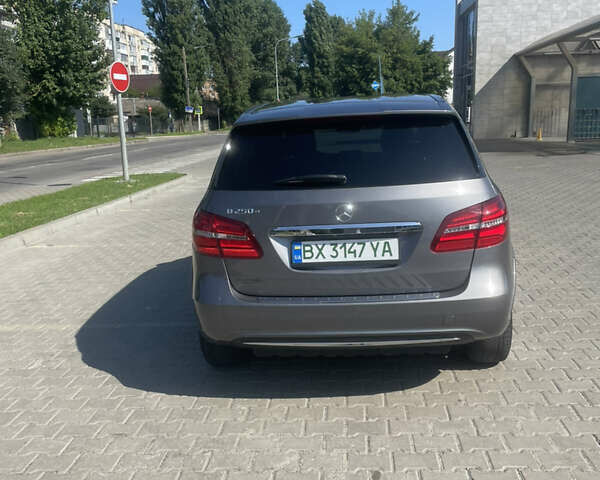 Сірий Мерседес Б-клас, об'ємом двигуна 0 л та пробігом 123 тис. км за 12000 $, фото 13 на Automoto.ua