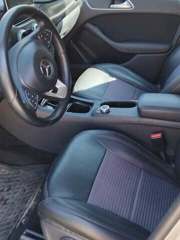 Серый Мерседес Б-класс, объемом двигателя 0 л и пробегом 119 тыс. км за 9400 $, фото 7 на Automoto.ua