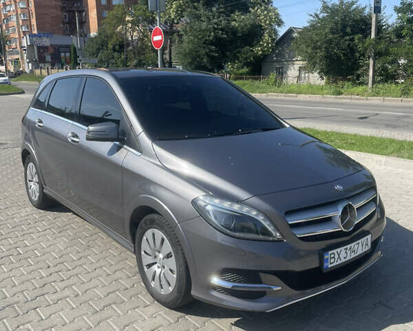 Сірий Мерседес Б-клас, об'ємом двигуна 0 л та пробігом 123 тис. км за 12000 $, фото 6 на Automoto.ua