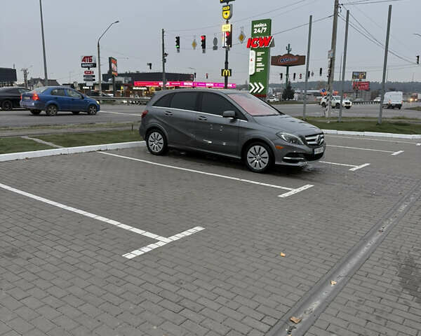 Серый Мерседес Б-класс, объемом двигателя 0 л и пробегом 140 тыс. км за 8500 $, фото 1 на Automoto.ua