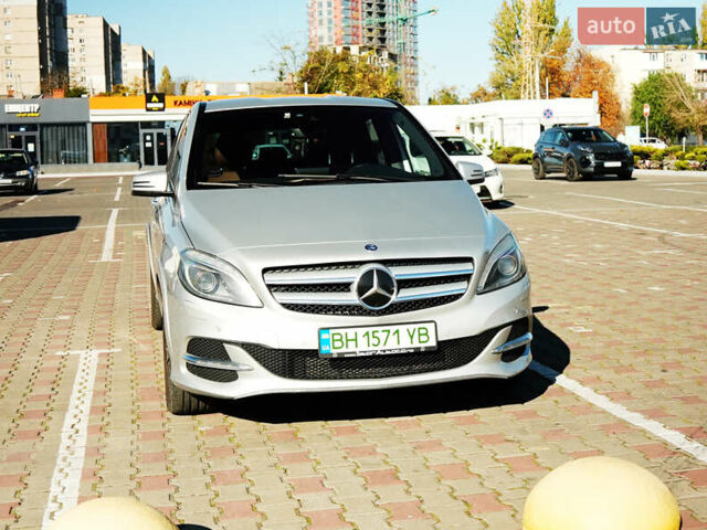 Серый Мерседес Б-класс, объемом двигателя 0 л и пробегом 185 тыс. км за 10200 $, фото 6 на Automoto.ua