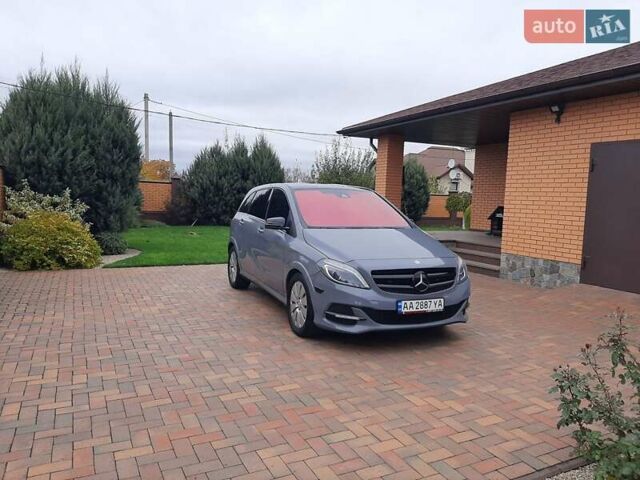 Серый Мерседес Б-класс, объемом двигателя 0 л и пробегом 181 тыс. км за 8500 $, фото 5 на Automoto.ua