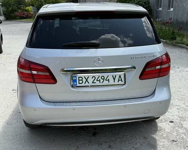 Сірий Мерседес Б-клас, об'ємом двигуна 0 л та пробігом 101 тис. км за 12000 $, фото 7 на Automoto.ua