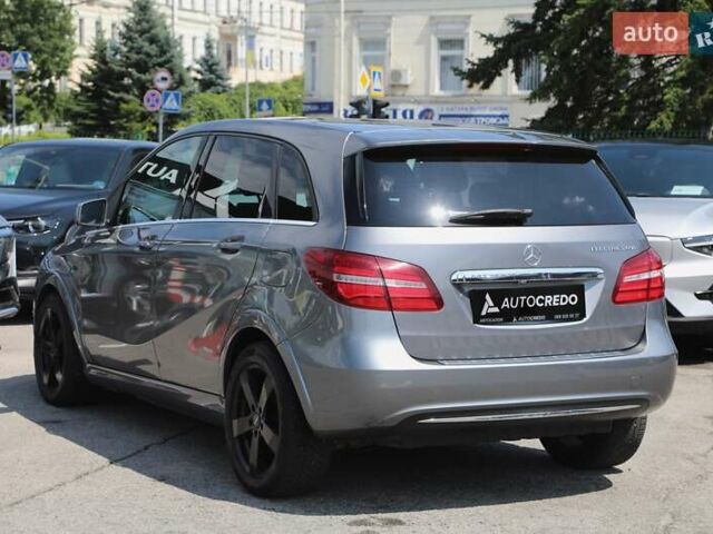Сірий Мерседес Б-клас, об'ємом двигуна 0 л та пробігом 100 тис. км за 10900 $, фото 5 на Automoto.ua