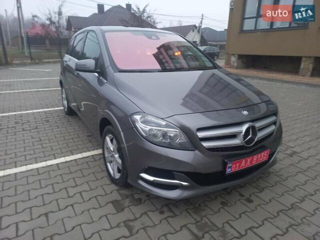 Серый Мерседес Б-класс, объемом двигателя 0 л и пробегом 109 тыс. км за 9300 $, фото 2 на Automoto.ua