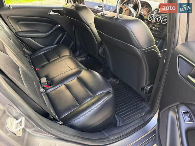 Серый Мерседес Б-класс, объемом двигателя 2 л и пробегом 240 тыс. км за 9200 $, фото 14 на Automoto.ua