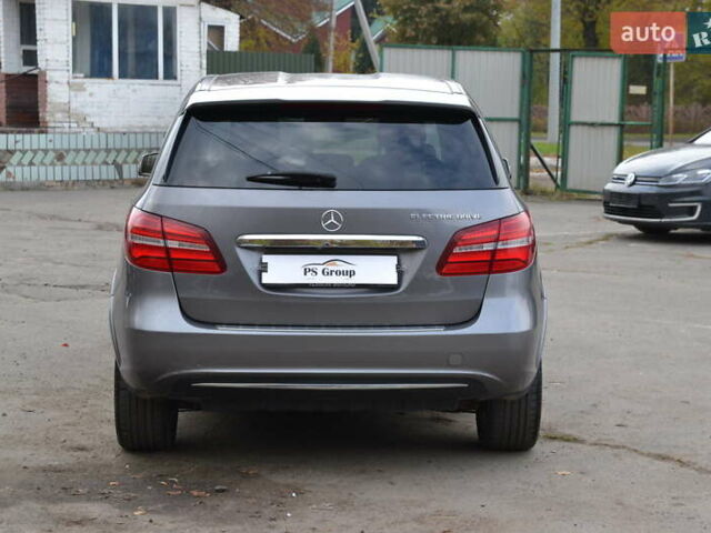 Серый Мерседес Б-класс, объемом двигателя 0 л и пробегом 112 тыс. км за 9999 $, фото 8 на Automoto.ua