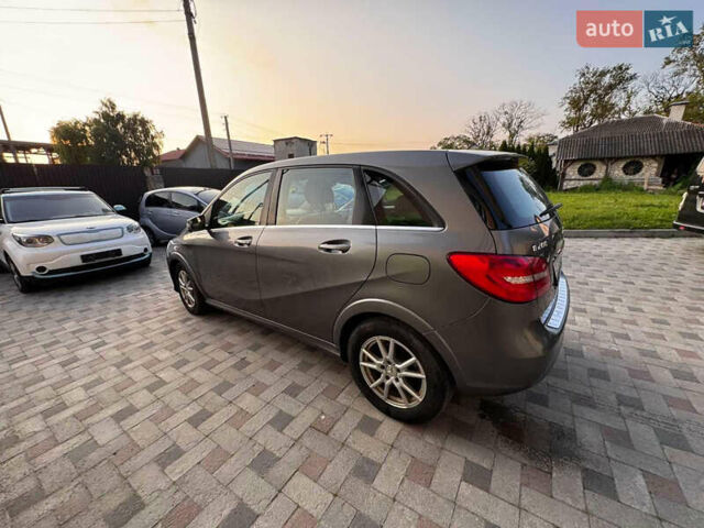 Серый Мерседес Б-класс, объемом двигателя 2 л и пробегом 240 тыс. км за 9200 $, фото 8 на Automoto.ua