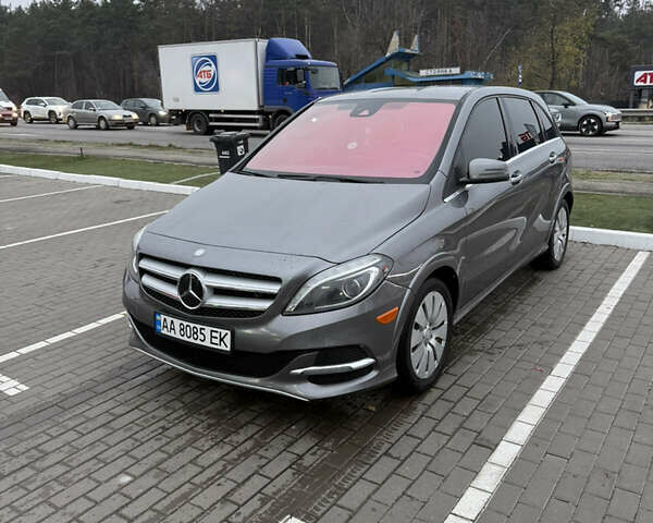 Серый Мерседес Б-класс, объемом двигателя 0 л и пробегом 140 тыс. км за 8500 $, фото 3 на Automoto.ua