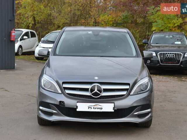 Серый Мерседес Б-класс, объемом двигателя 0 л и пробегом 112 тыс. км за 9999 $, фото 2 на Automoto.ua