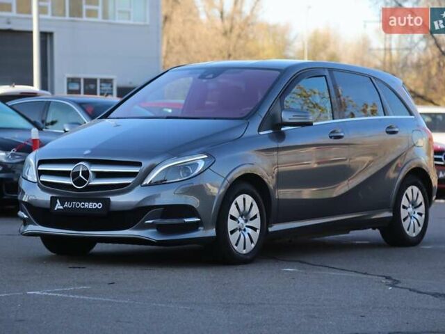 Серый Мерседес Б-класс, объемом двигателя 0 л и пробегом 144 тыс. км за 9900 $, фото 2 на Automoto.ua