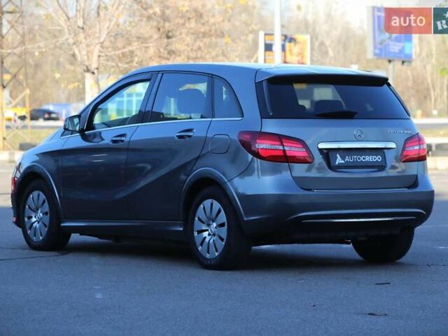 Серый Мерседес Б-класс, объемом двигателя 0 л и пробегом 144 тыс. км за 9900 $, фото 4 на Automoto.ua