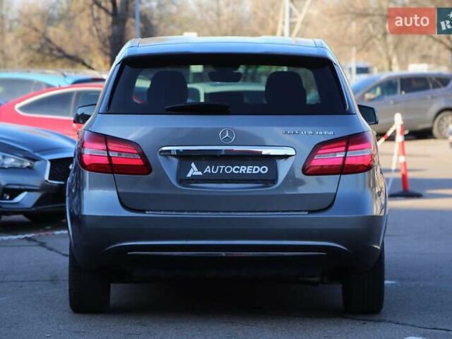 Серый Мерседес Б-класс, объемом двигателя 0 л и пробегом 144 тыс. км за 9900 $, фото 5 на Automoto.ua