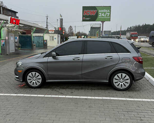 Серый Мерседес Б-класс, объемом двигателя 0 л и пробегом 140 тыс. км за 8500 $, фото 4 на Automoto.ua