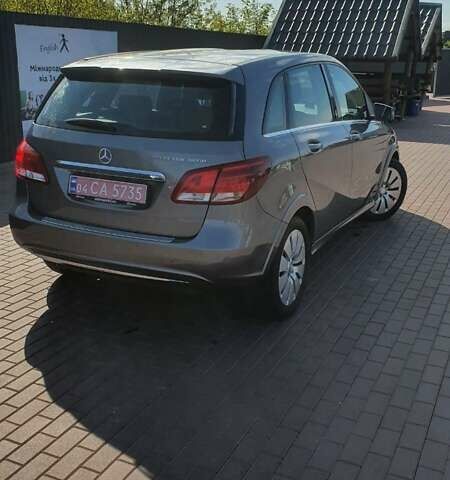 Серый Мерседес Б-класс, объемом двигателя 0 л и пробегом 130 тыс. км за 9000 $, фото 1 на Automoto.ua