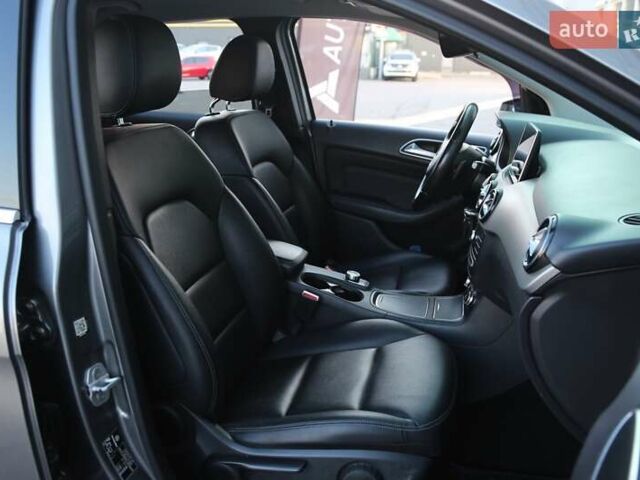 Серый Мерседес Б-класс, объемом двигателя 0 л и пробегом 144 тыс. км за 9900 $, фото 11 на Automoto.ua