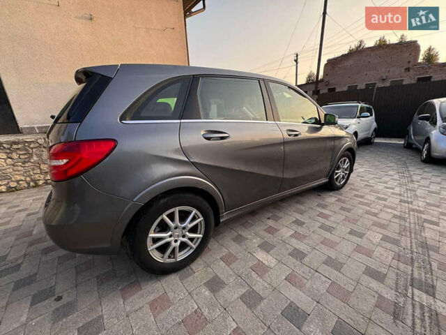 Серый Мерседес Б-класс, объемом двигателя 2 л и пробегом 240 тыс. км за 9200 $, фото 4 на Automoto.ua