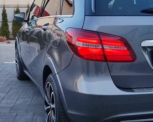 Серый Мерседес Б-класс, объемом двигателя 0 л и пробегом 120 тыс. км за 10400 $, фото 13 на Automoto.ua