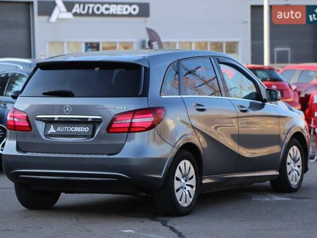 Серый Мерседес Б-класс, объемом двигателя 0 л и пробегом 144 тыс. км за 9900 $, фото 6 на Automoto.ua