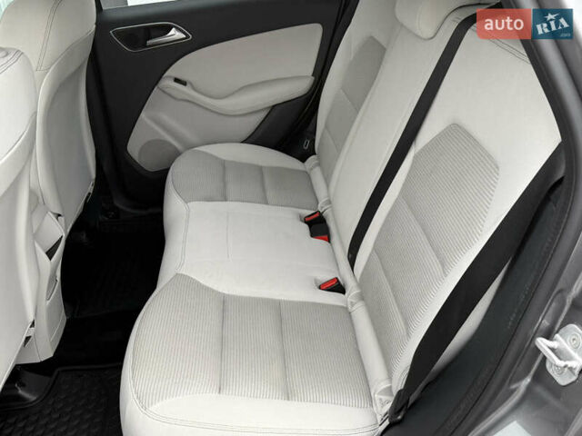 Сірий Мерседес Б-клас, об'ємом двигуна 0 л та пробігом 115 тис. км за 9450 $, фото 19 на Automoto.ua