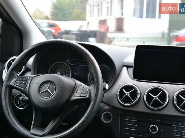 Серый Мерседес Б-класс, объемом двигателя 0 л и пробегом 112 тыс. км за 9999 $, фото 22 на Automoto.ua