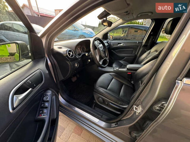 Серый Мерседес Б-класс, объемом двигателя 2 л и пробегом 240 тыс. км за 9200 $, фото 9 на Automoto.ua