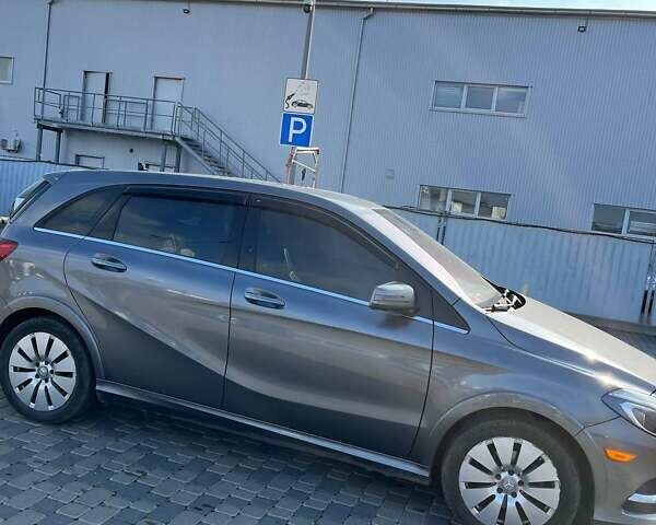 Сірий Мерседес Б-клас, об'ємом двигуна 0 л та пробігом 130 тис. км за 11500 $, фото 2 на Automoto.ua