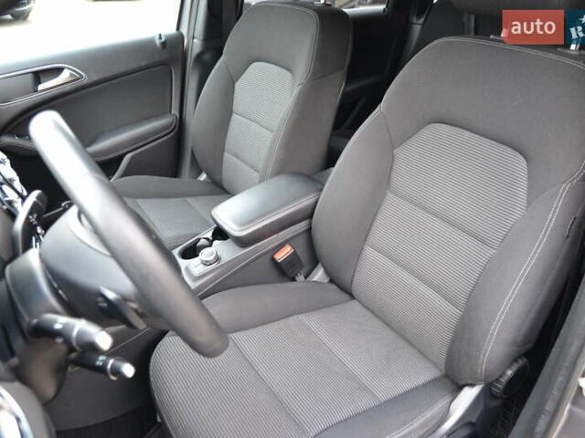 Серый Мерседес Б-класс, объемом двигателя 0 л и пробегом 112 тыс. км за 9999 $, фото 12 на Automoto.ua