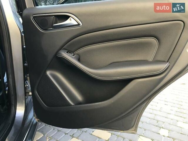 Серый Мерседес Б-класс, объемом двигателя 0 л и пробегом 164 тыс. км за 9599 $, фото 81 на Automoto.ua