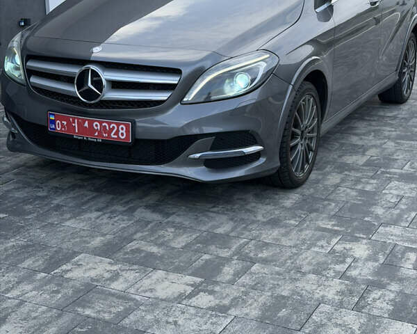 Сірий Мерседес Б-клас, об'ємом двигуна 0 л та пробігом 115 тис. км за 9450 $, фото 1 на Automoto.ua