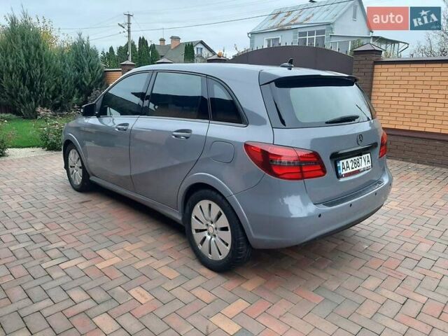 Серый Мерседес Б-класс, объемом двигателя 0 л и пробегом 181 тыс. км за 8500 $, фото 6 на Automoto.ua