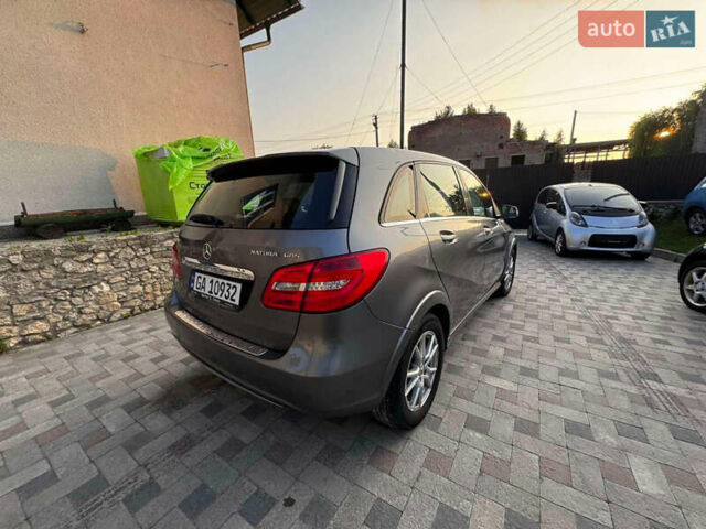 Серый Мерседес Б-класс, объемом двигателя 2 л и пробегом 240 тыс. км за 9200 $, фото 5 на Automoto.ua