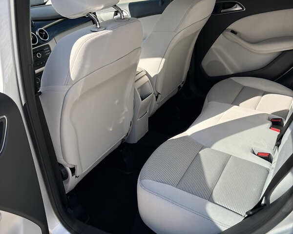 Сірий Мерседес Б-клас, об'ємом двигуна 2.2 л та пробігом 116 тис. км за 15099 $, фото 14 на Automoto.ua