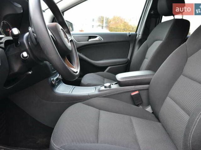 Серый Мерседес Б-класс, объемом двигателя 0 л и пробегом 112 тыс. км за 9999 $, фото 13 на Automoto.ua