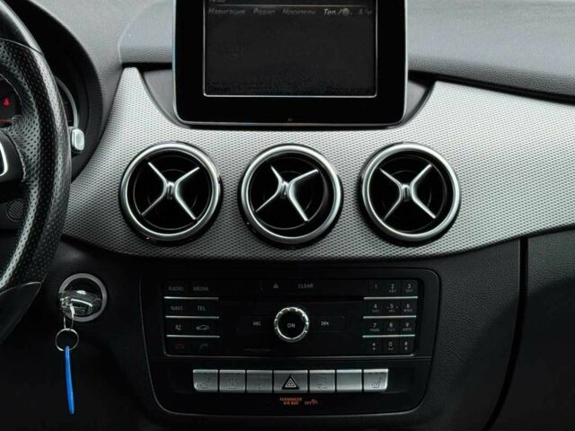 Серый Мерседес Б-класс, объемом двигателя 0 л и пробегом 90 тыс. км за 12499 $, фото 12 на Automoto.ua