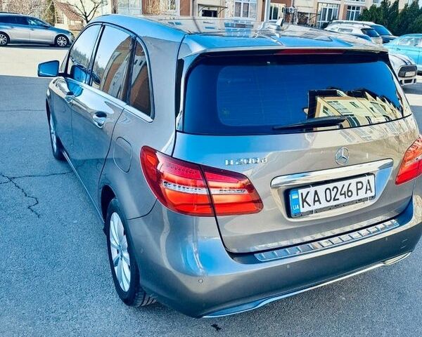 Сірий Мерседес Б-клас, об'ємом двигуна 2.14 л та пробігом 108 тис. км за 14500 $, фото 2 на Automoto.ua